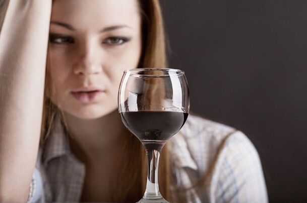 mulher bebendo vinho como parar de beber